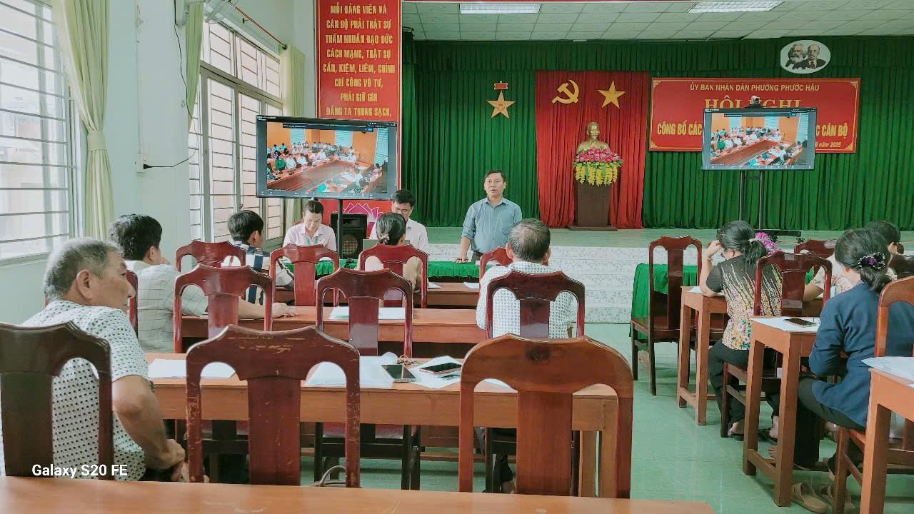 Ngân hàng Chính sách xã hội tổ chức họp giao ban tại phiên giao dịch xã