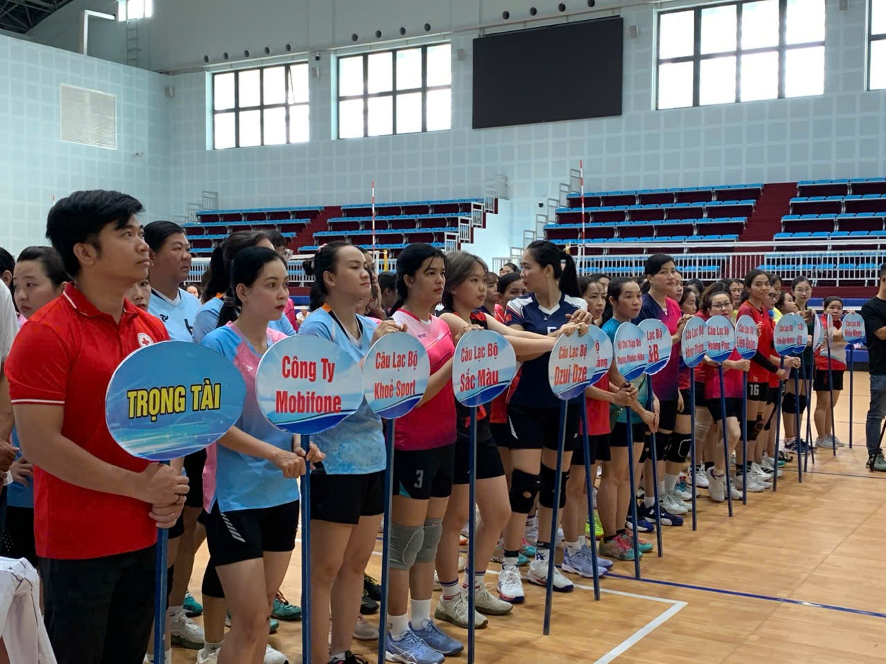 Phường Phước Hậu tổ chức giao lưu bóng chuyền hơi nữ gây quỹ hỗ trợ bệnh nhân ung thư nhân kỷ niệm 95 năm Ngày thành lập Hội Chữ thập đỏ Việt Nam.