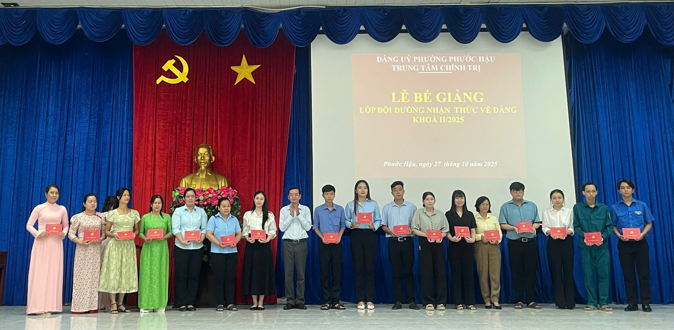 TRUNG TÂM CHÍNH TRỊ PHƯỜNG PHƯỚC HẬU TỔ CHỨC BẾ GIẢNG CÁC LỚP BỒI DƯỠNG